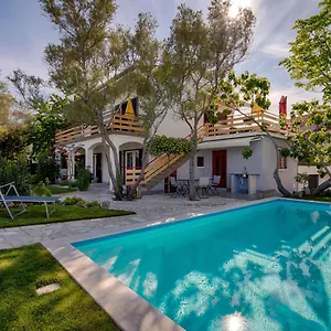  Villa Neroli